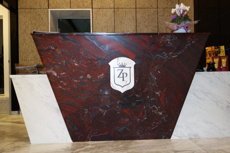 Barové a recepční pulty - realizace 10